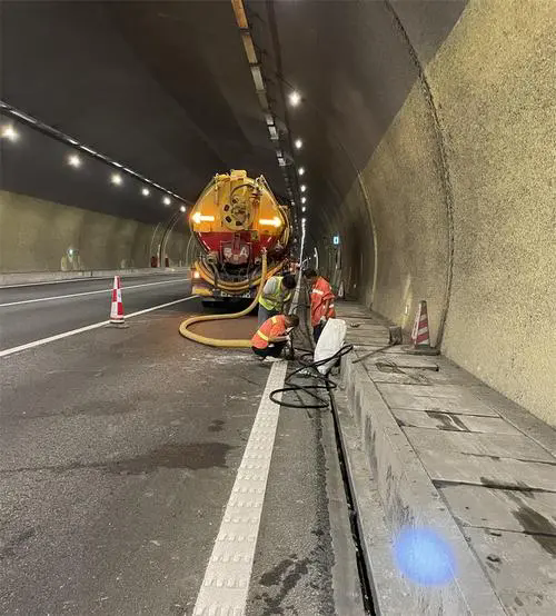 平利隧道排水渠清淤